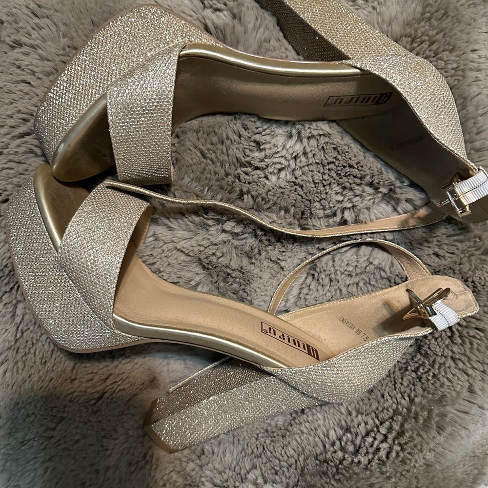 IDIFU Glittering Gold Platform Heels